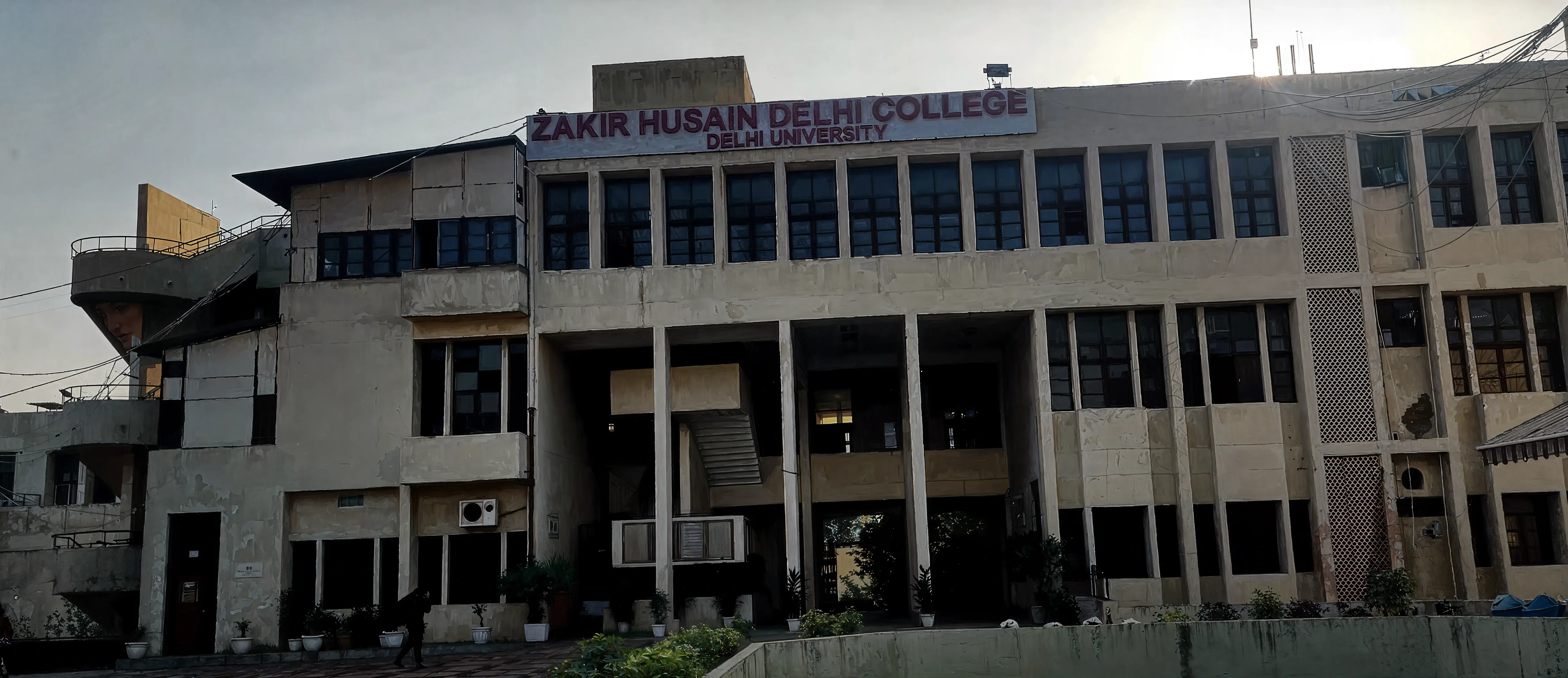 Zakir Husain Delhi College campus photo 4